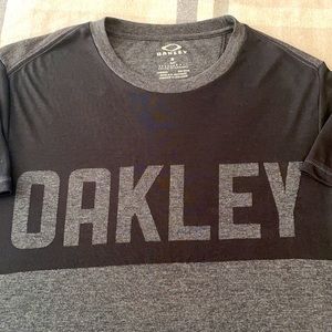 Men’s Oakley short sleeve shirt